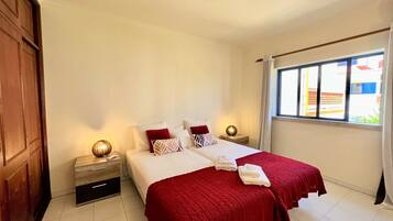 Iron/ironing board, free WiFi, bed sheets
