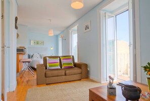 TV - Lisbon Martim Moniz Apartment (Lisboa)