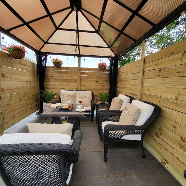 تناول الطعام بالخارج