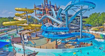 Elegant Family Home near Kemah Boardwalk, NASA Space Center, Galveston Beach