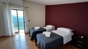 3 室のベッドルーム、アイロン / アイロン台、WiFi、ベッドシーツ