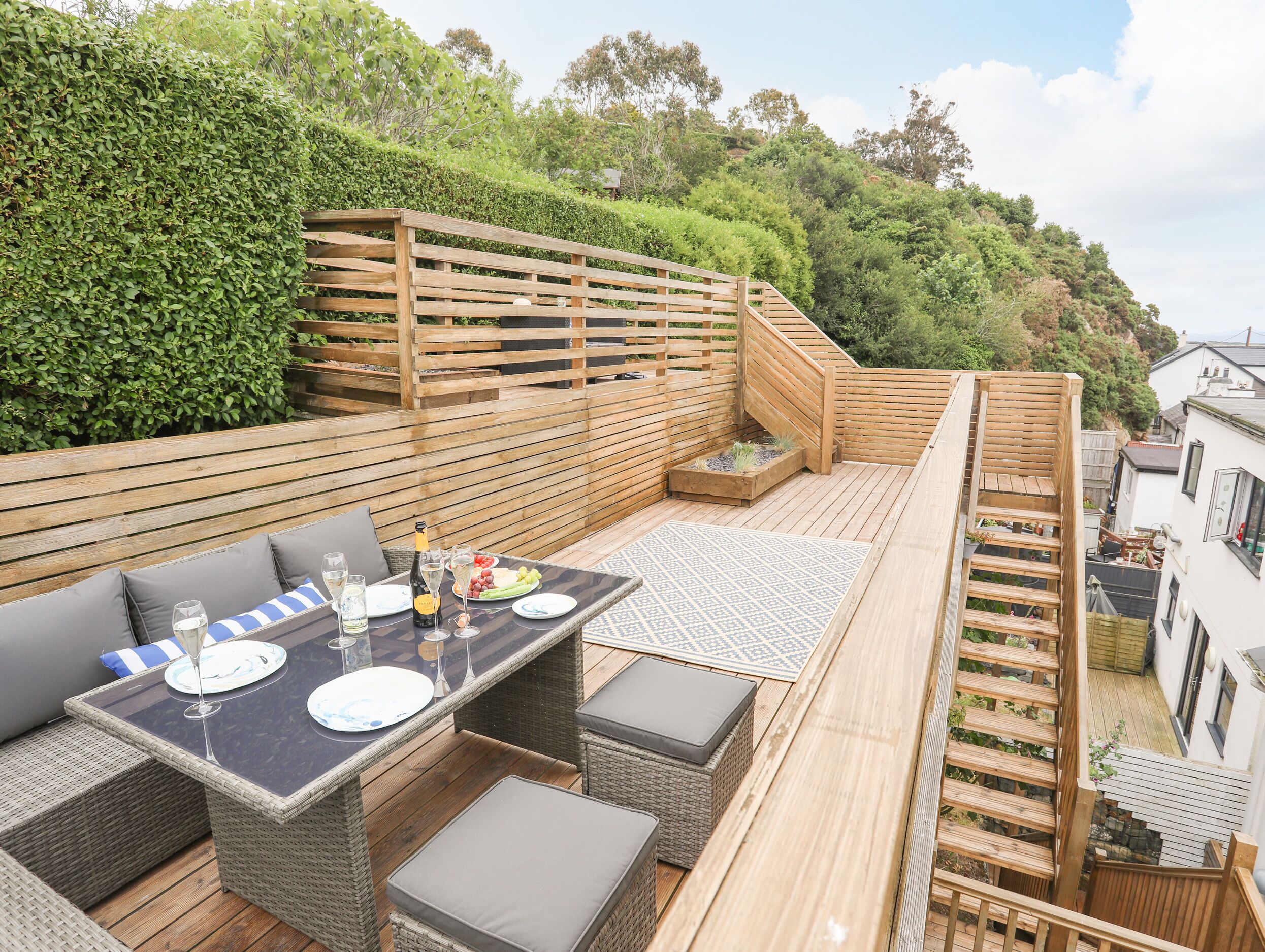 المنشأة من الداخل