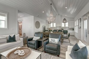House (5 Bedrooms) | Interior
