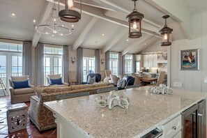 House (5 Bedrooms) | Interior