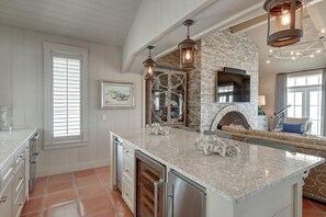 House (5 Bedrooms) | Interior