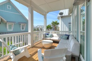 Interior - Rest Ashored 204 RO (Port Aransas)