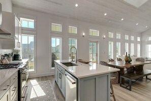 Interior - Rest Ashored 204 RO (Port Aransas)