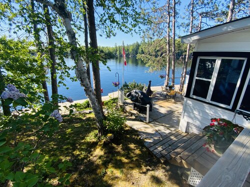 Beautiful Cottage for Rent: With sauna steps away from the lake only $3,000/week
