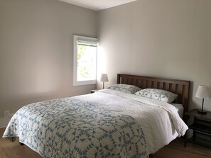 3 bedrooms, desk, free WiFi, bed sheets