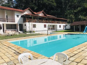 2 kolam renang outdoor