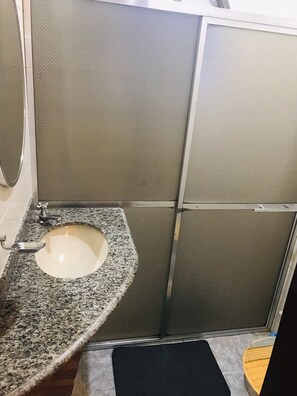 Kamar Double Basic | Kamar mandi