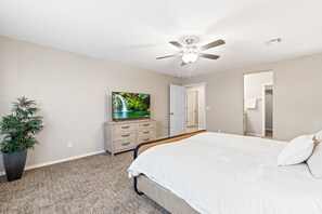 Room - Amazing house with beautiful backyard and comfortable king size bed (El Paso)