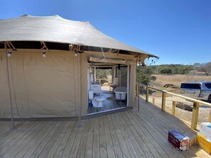 Property grounds - Stunning Mountain View Safari Tent Glamping near AUSTIN / SAN ANTONIO (Burnet)