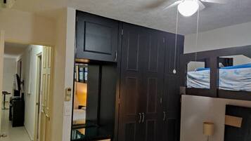 2 chambres, fer et planche Ă  repasser, Wi-Fi gratuit, draps fournis