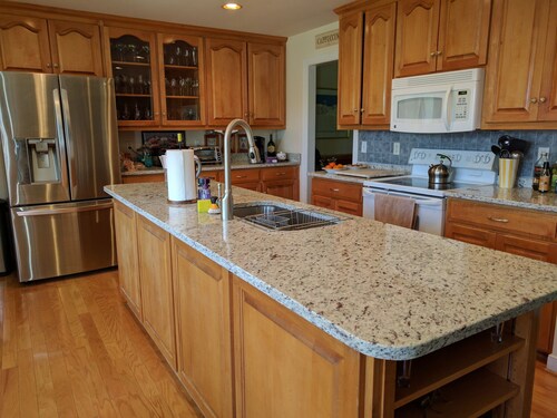 Farmhouse On 14 Acres.  Close to Monticello & Ash Lawn Highland