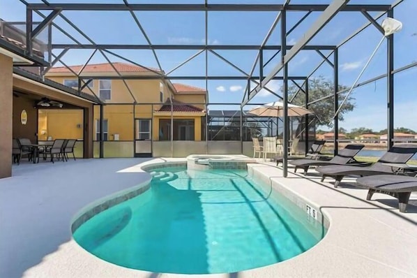 Piscine extérieure, piscine chauffée