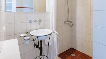Family Room | Free WiFi, bed sheets
