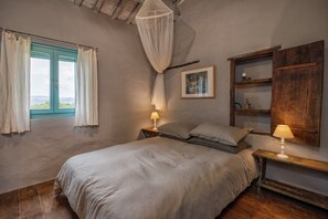 4 bedrooms, WiFi, bed sheets