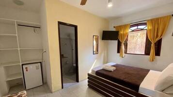 Basic Twin Room | Iron/ironing board (on request), free WiFi, bed sheets