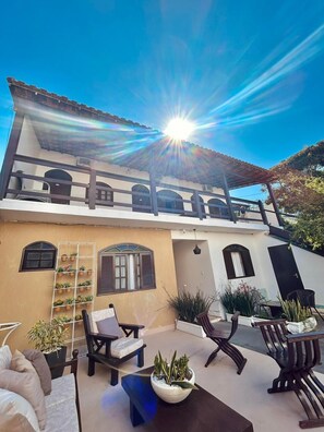 Fachada de la propiedad