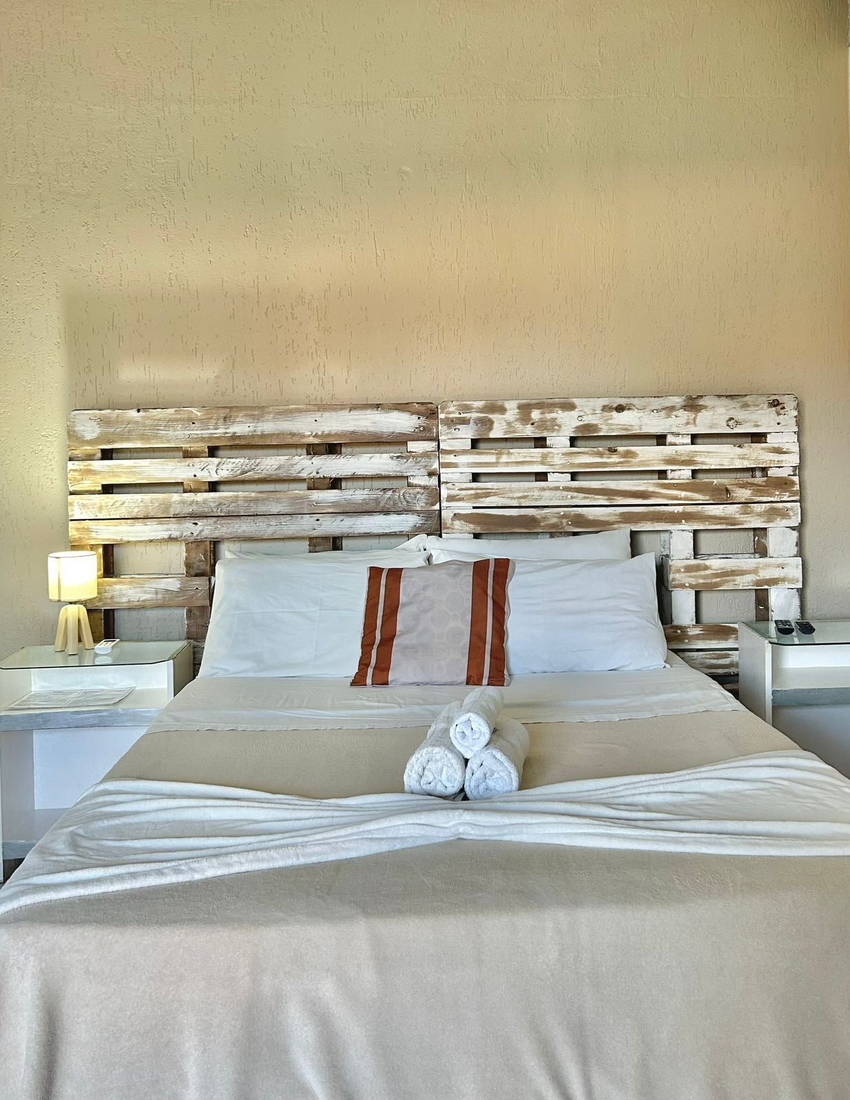 Fer et planche à repasser, Wi-Fi gratuit, draps fournis