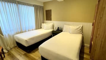 Standard Room | Premium bedding, in-room safe, desk, laptop workspace