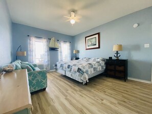 3 slaapkamers, een strijkplank/strijkijzer, gratis wifi, beddengoed