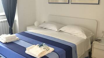 2 Schlafzimmer, BĂŒgeleisen/BĂŒgelbrett, kostenloses WLAN, BettwĂ€sche