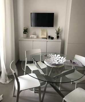 Dining - Apartment a few steps from the sea Gizzeria Lido and 10 minutes from Lamezia Terme (Gizzeria Lido)