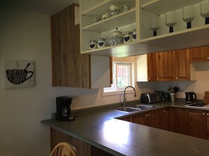 Frigorífic, microones, forn i placa de cuina 