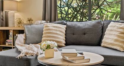 Beautiful, Updated & Charming 2 BR/2.5BA on Golf Course! Pool and Amazing Views!