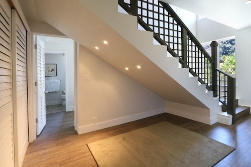 Oceanview Penthouse, sleeps up to 16 guests!