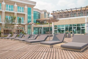 Outdoor pool, pool umbrellas, sun loungers