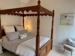 2 bedrooms, iron/ironing board, travel crib, free WiFi