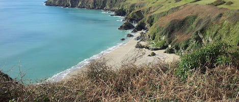 Chaises longues, serviettes de plage