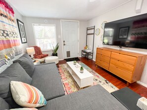 Smart TV - Cozy Hill Country Casita w/ pool, firepit - pet-friendly! (Austin)