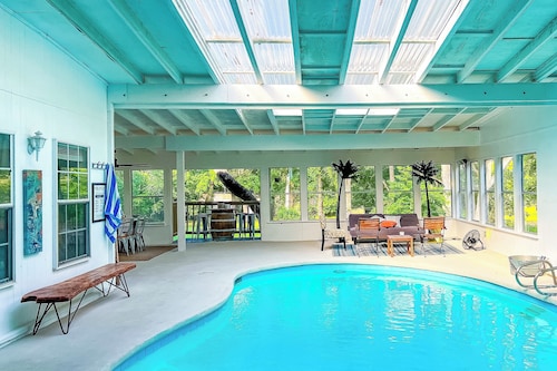 Cozy Hill Country Casita w/ pool, firepit - pet-friendly!