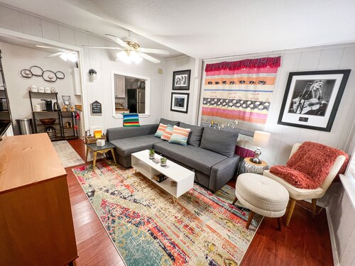 Cozy Hill Country Casita w/ pool, firepit - pet-friendly!