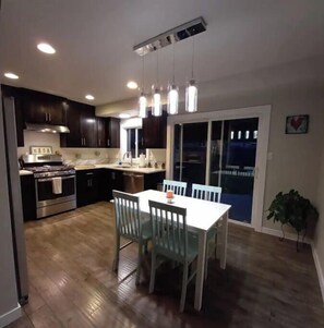 Dining - "Cozy Private Home in the Heart of Beaverton " (Beaverton)