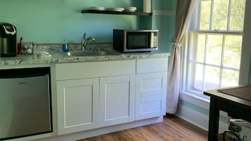 Deluxe Room | 1 bedroom, individually decorated, individually furnished, free WiFi