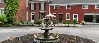 Captain Sweetser's Inn