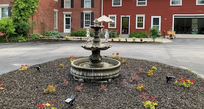 Captain Sweetser's Inn