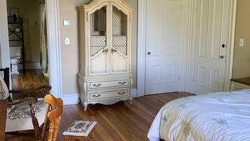 Premium Room | Individually decorated, individually furnished, free WiFi, bed sheets