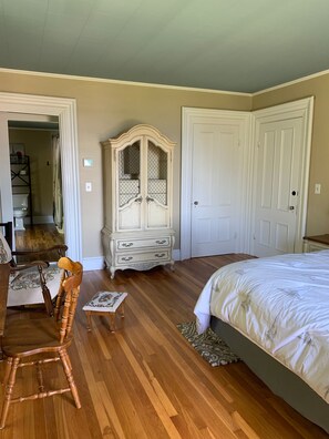 Premium Room | Individually decorated, individually furnished, free WiFi, bed sheets - Captain Sweetser's Inn (Searsport)