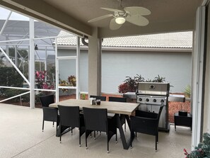 Outdoor dining - 4 BEDROOMS FULLY RENOVATED  DREAM VACATION HOUSE (Port St. Lucie)