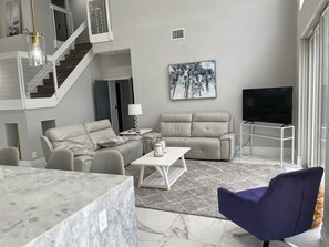 TV - 4 BEDROOMS FULLY RENOVATED  DREAM VACATION HOUSE (Port St. Lucie)