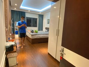 4 bedrooms, desk, travel crib, WiFi