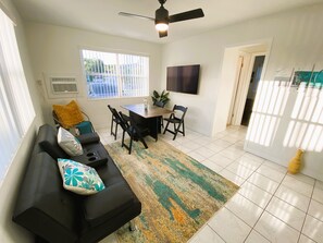 50-inch Smart TV with digital channels, TV, streaming services - 3210 Canal Dr apt5  Daniel - Pompano Bch (Pompano Beach)