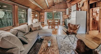 76GS - Genuine Log Cabin - WI-FI - Pets Ok - Sleeps 4
