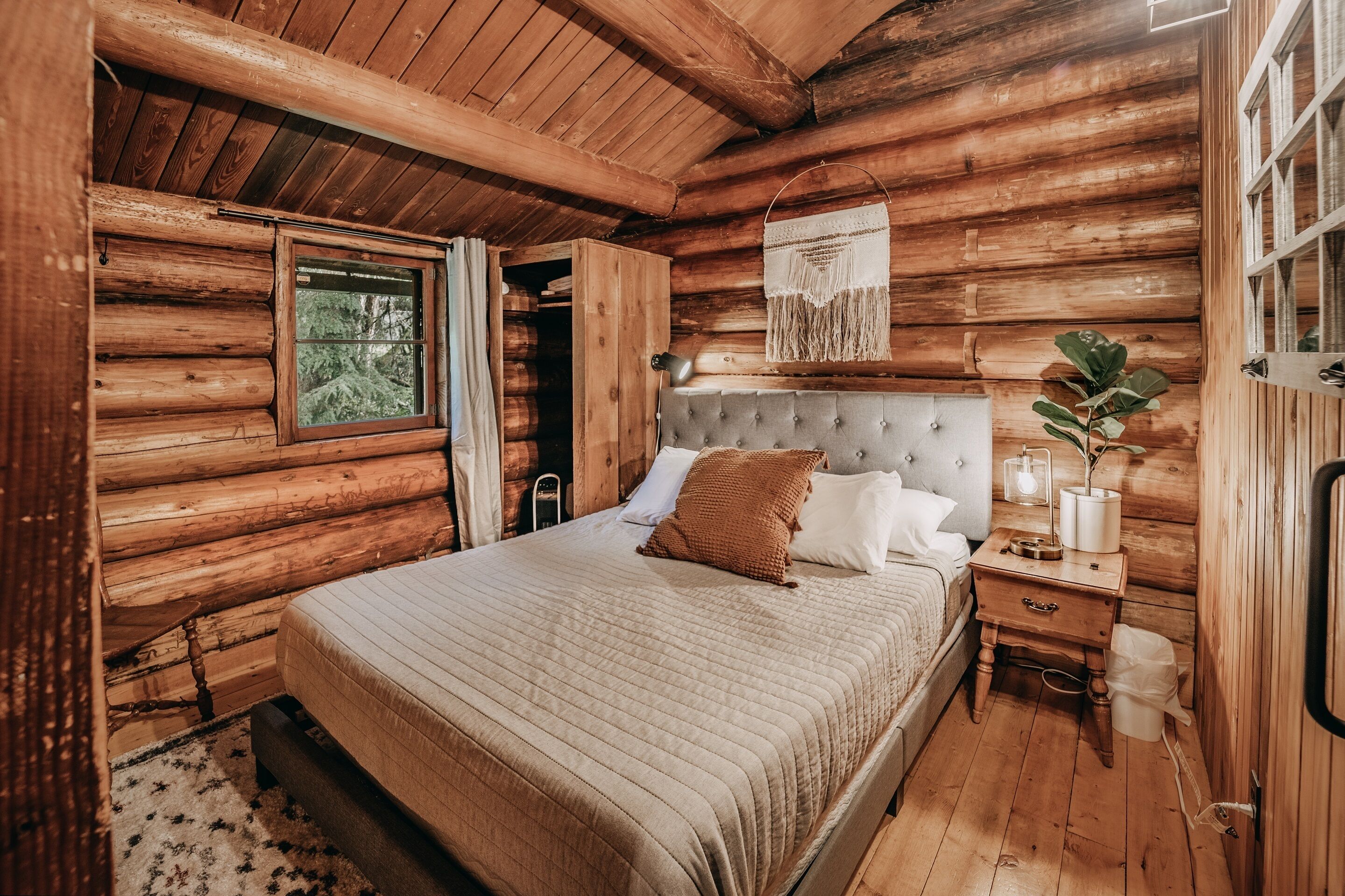 2 bedrooms, bed sheets